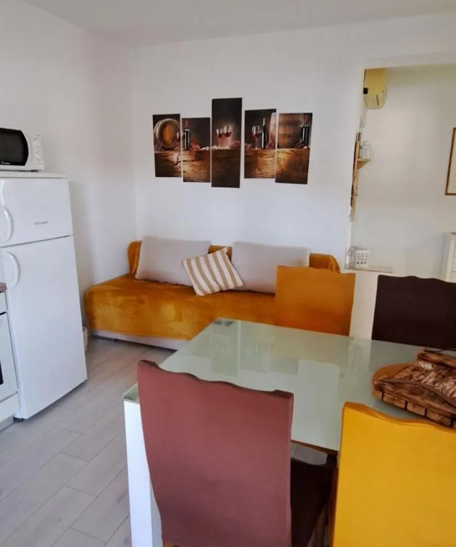Apartments R&E Supetarska Draga 0*,  Croatia